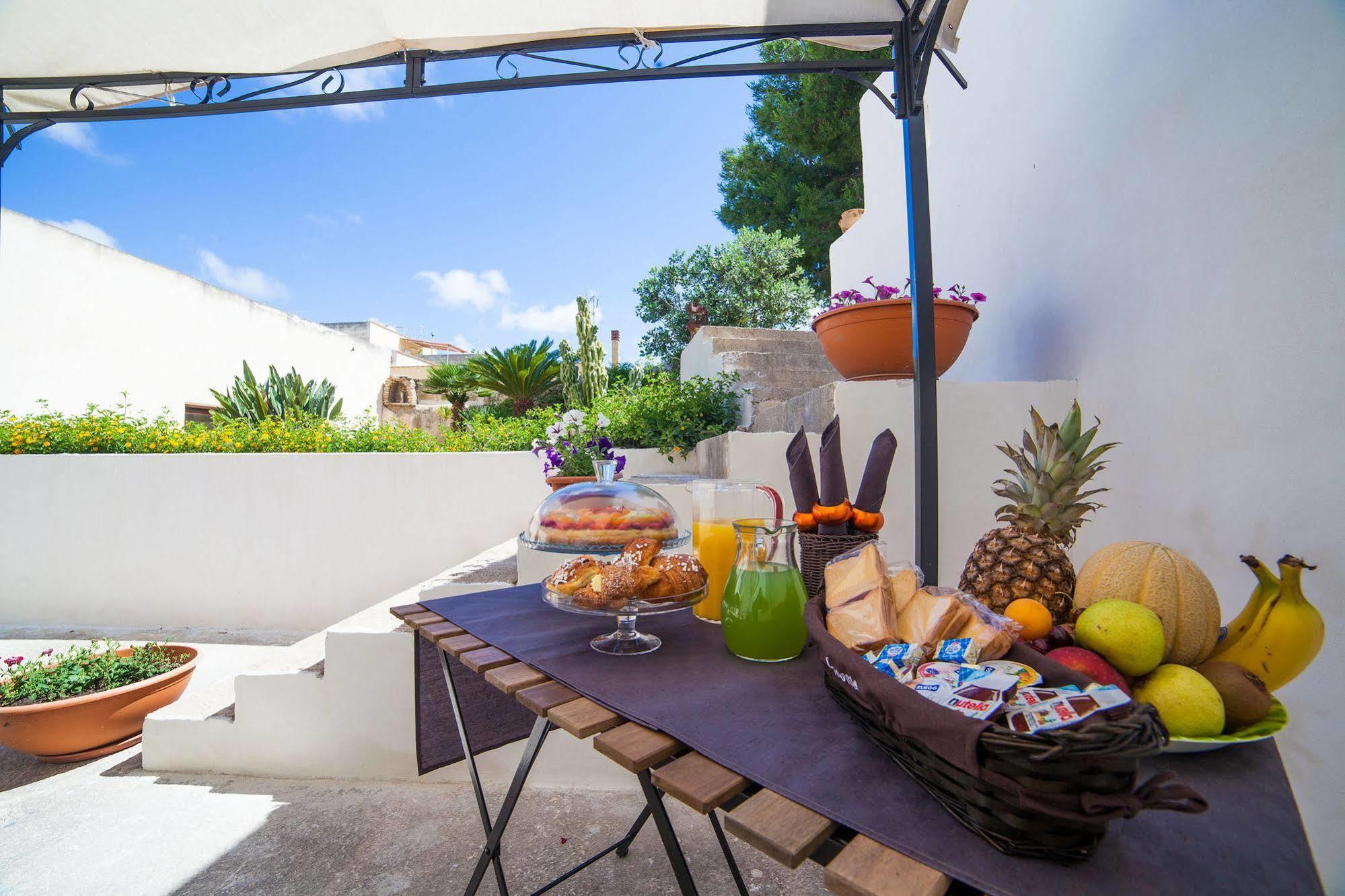 Bed and Breakfast Bianco Sale Trapani Rilievo Exterior foto